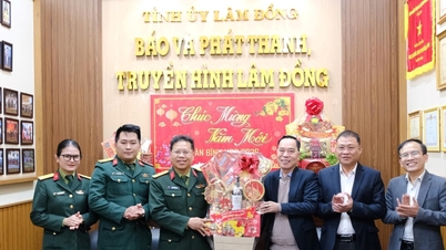 អាជ្ញាធរ និងអង្គភាពនានាក្នុងតំបន់បានទៅសួរសុខទុក្ខ និងជូនពរឆ្នាំថ្មីដល់ស្ថានីយ៍កាសែត និងស្ថានីយ៍វិទ្យុ និងទូរទស្សន៍ Lam Dong។