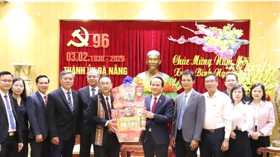 ສະມາຄົມສາສະໜາຄຣິດສະຕຽນຫວຽດນາມ ສົ່ງຄຳອວຍພອນປີໃໝ່ເຖິງການນຳນະຄອນດ່ານັ້ງ.