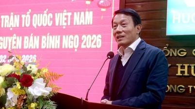 ທ່ານພົນເອກ ເລືອງຕາມກວາງ, ລັດຖະມົນຕີກະຊວງຕຳຫຼວດ ຢ້ຽມຢາມ ແລະ ມອບຂອງຂວັນໃຫ້ແກ່ຄອບຄົວ ແລະ ກຳມະກອນທຸກຍາກໃນແຂວງ ຮືງອຽນ.