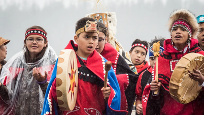 Tlingit-folket: Bevaring av kystkultur gjennom tradisjon og kunst.