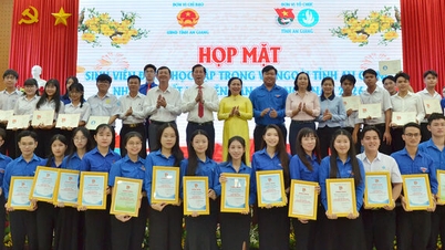 อานเจียง: การรวมตัวของนักศึกษา 300 คน ทั้งนักศึกษาในและนอกจังหวัด