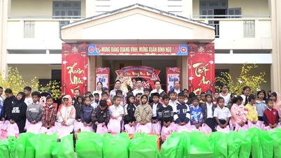 Trường Tiểu học và THCS Cam Phúc Nam trao 94 suất quà Tết cho học sinh có hoàn cảnh khó khăn