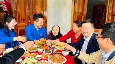 Συγκινητικά και στοργικά «Δείπνα Παραμονής Πρωτοχρονιάς»
