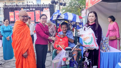 Ninh Kieu Ward organizuje program „Wiosna Jedności, Tet Dzielenia się”
