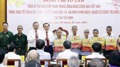 General Secretary To Lam extends New Year greetings to the Party Committee, government, and people of Tay Ninh.