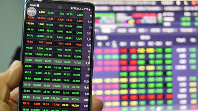 Many investors are wondering whether they should sell all their stocks before taking a break for Tet (Lunar New Year).