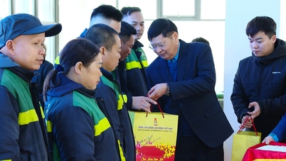 100 de muncitori și muncitori au primit cadouri de Tet din partea Confederației Generale a Muncii din Vietnam.