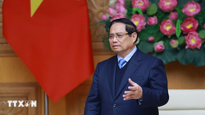 Premiér Pham Minh Chinh pracuje s delegací japonských firem.