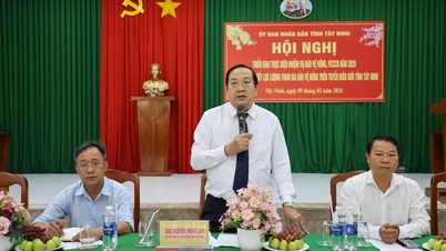 O vice-presidente do Comitê Popular Provincial, Nguyen Minh Lam, visitou e incentivou as forças que participam da proteção florestal ao longo da fronteira.