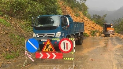 Quang Tri: Tanah runtuh di cabang barat Lebuhraya Ho Chi Minh, bahagian yang melalui komune Kim Ngan.