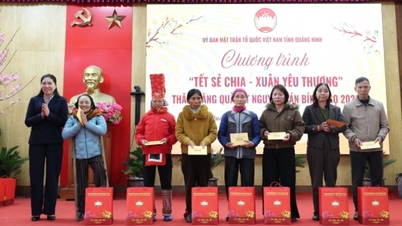 Vietnam Vatan Cephesi Merkez Komitesi, Quang Tan beldesinde "Tet Bayramını Paylaşmak - Baharı Sevmek" programı kapsamında 150 hediye dağıttı.