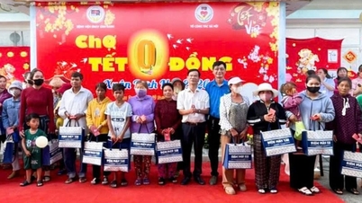 Bệnh viện Đa khoa khu vực Cam Ranh tổ chức phiên chợ Tết 0 đồng cho 120 bệnh nhân