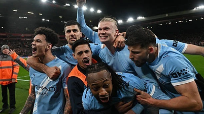 Na een comeback tegen Liverpool te hebben gemaakt, blijft Manchester City Arsenal achtervolgen.