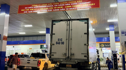 Nyhetsuppdatering: Två bensinstationer på motorvägen Ho Chi Minh City - Long Thanh - Dau Giay har slutat sälja bränsle.