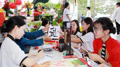 Sensibiliser les jeunes à la culture traditionnelle des trois régions du Vietnam.