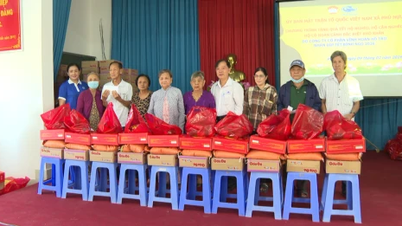 Phu Huu : 643 cadeaux du Têt distribués aux pauvres.