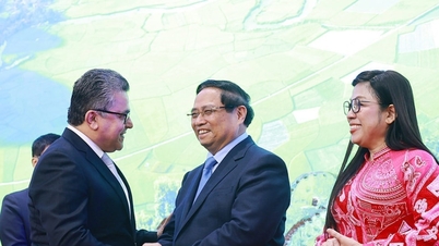 O primeiro-ministro Pham Minh Chinh e sua esposa ofereceram uma recepção ao corpo diplomático no Vietnã.