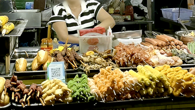 ម្ចាស់ភោជនីយដ្ឋានដែលមិនពាក់ស្រោមដៃពេលប៉ះពាល់អាហារឆ្អិនអាចត្រូវពិន័យជាប្រាក់រហូតដល់ ១ លានដុង។