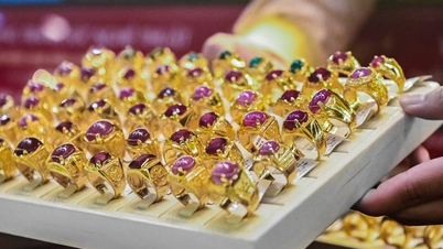 Gold prices today, February 10, 2026: Domestic SJC gold prices, ring gold prices, and world gold prices for Tuesday's earliest trading session.