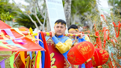Thượng Nêu feirer Tet ved Ho-dynastiets citadell.