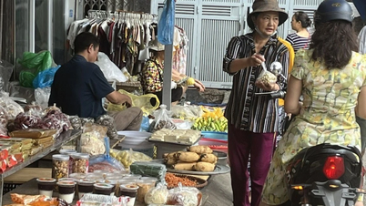 ទីផ្សារបុណ្យតេតប្រពៃណីនៅឆ្នាំ ២០២៦ កំពុងសម្របខ្លួនទៅនឹងរលកនៃការទិញទំនិញតាមអ៊ីនធឺណិត។