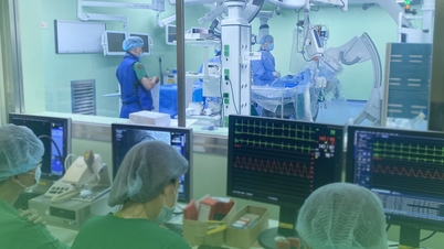 לגבר עם מפרצת גדולה באבי העורקים הבטני הותקנו חמישה שתלי סטנט בו זמנית.