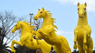 O mascote cavalo para a Praça 24 de Março foi revelado.