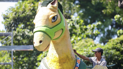 Bloemenfestival in Ho Chi Minh-stad, Jaar van het Paard: Paardenmascotte onthuld in Tao Dan Park