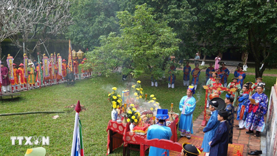 O Festival Thượng Tiêu e a série de atividades "Hue Tet com Patrimônio" atraem turistas.