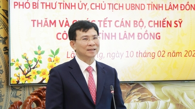 Ketua Komite Rakyat Provinsi Lam Dong, Ho Van Muoi, mengunjungi dan menyampaikan ucapan selamat Tahun Baru kepada Kepolisian Provinsi.