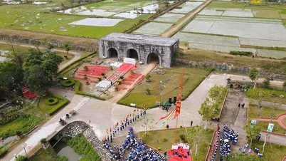 ពិធីលើកទង់ជាតិនៅតំបន់បេតិកភណ្ឌពិភពលោកអាយុ ៦០០ ឆ្នាំនៅថាញ់ហ័រ