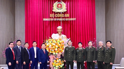Ministrul adjunct al Securității Publice, Pham The Tung, primește o delegație din partea Bisericii Evanghelice din Vietnam (regiunea de nord)