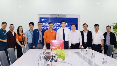 El vicepresidente del Comité Popular Provincial, Lam Hai Giang, visita y extiende saludos de Año Nuevo a las unidades de ciencia, tecnología y educación y a los ex líderes provinciales.