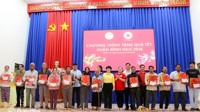 1,500 people in Phuoc Son commune received charitable Tet gifts.