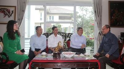 Parti Merkez Komitesi Üyesi ve Merkez Denetleme Kurulu Daimi Başkan Yardımcısı Yoldaş Tran Tien Hung, eski Parti ve Devlet liderlerini ziyaret ederek yeni yıl tebriklerini iletti.