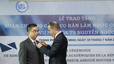 The French Republic awarded the Order of Academic Palms to a Vietnamese associate professor.
