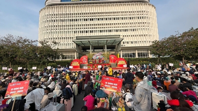 تتعاون شركة Acecook Vietnam مع برنامج الحافلات "Tet Reunion 2026"، لمساعدة 2000 طالب وعامل من ذوي الدخل المحدود على العودة إلى ديارهم للاحتفال بعيد رأس السنة الفيتنامية (Tet).