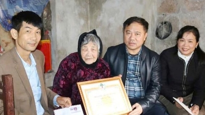 꾸옥오아이 지구는 2026년 음력 설날(말띠 해)을 맞아 사회 정책 수혜자들에게 선물을 전달했습니다.