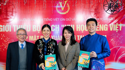Membangunkan satu set buku teks baharu untuk menyokong pengajaran bahasa Vietnam di luar negara.