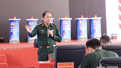 General Phung Si Tan inspects preparations for the groundbreaking ceremony of a school in Dak Lak.