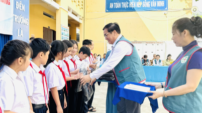 Chăm lo sức khỏe cho người yếu thế