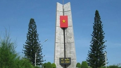 Certificates of Recognition from the Fatherland were awarded to 49 heroic martyrs of the Saigon - Gia Dinh commando unit.