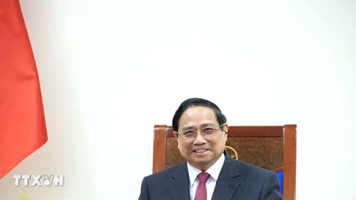 O primeiro-ministro Pham Minh Chinh manteve uma conversa telefônica com o primeiro-ministro de Singapura.