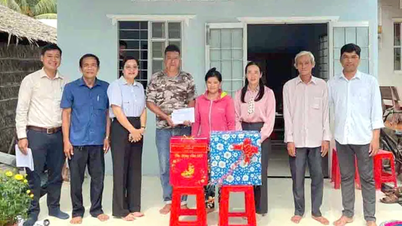 Nhon Komune saya menyampaikan rumah solidariti kepada isi rumah miskin.