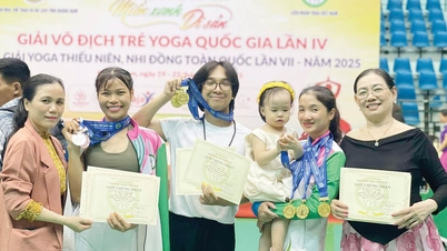 ជើងឯកយូហ្គាវ័យក្មេង