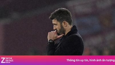 Carrick makes decisions regarding the Manchester United lineup.