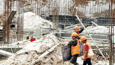 Construction work continued throughout the Tet holiday.