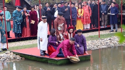 Recreación de la ceremonia "Adiós al año viejo, bienvenido al año nuevo" en la Ciudadela Imperial de Thang Long.