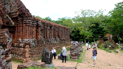 世界文化遺産ミーソン遺跡を訪れる人々の多感覚を呼び覚まします。