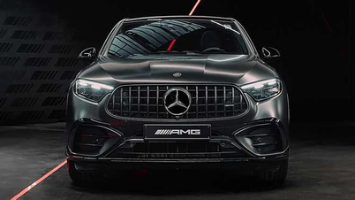 Mercedes-AMG GLC 53 z 2026 roku powraca z 6-cylindrowym silnikiem benzynowym.